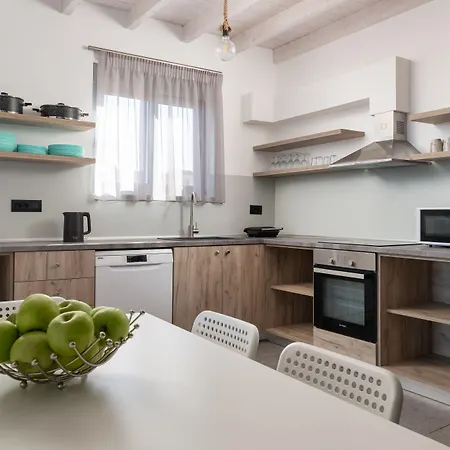 Southrock * Lakhania